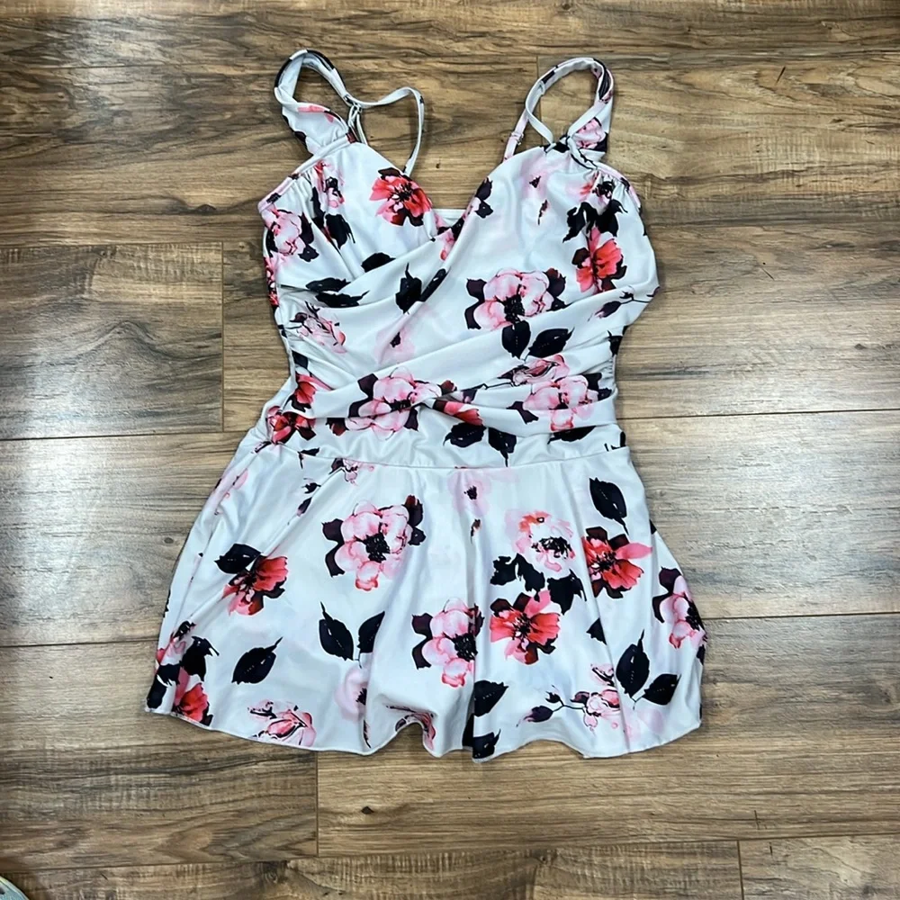 BOUTIQUE | White floral swim dress/swimsuit - Picture 5 of 8